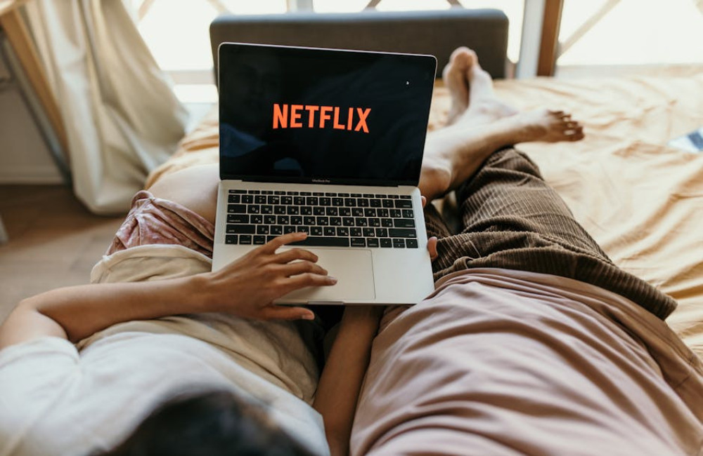 Deze netflix-series zijn perfect voor de maand Februari